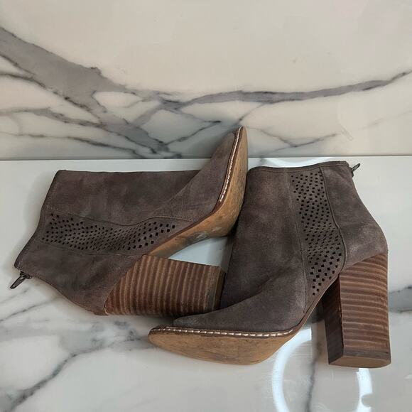 Gianni Bini | Women's Brown Leather Laser Cut Peep Toe Block Heel Boots Sz 7 - Picture 6 of 7